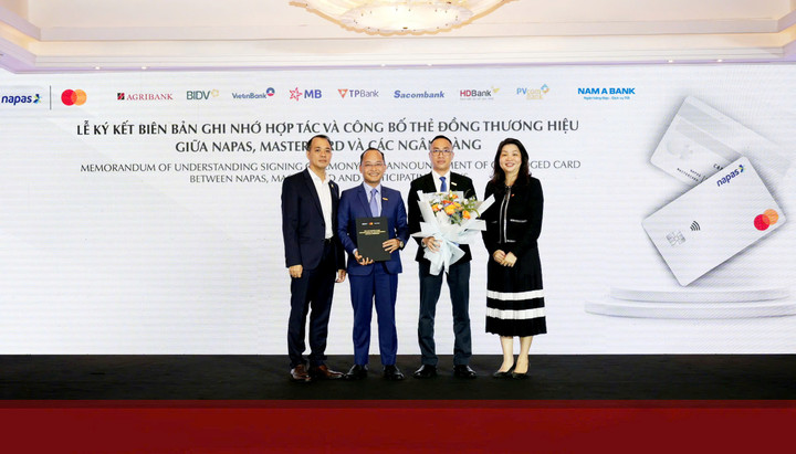 Ông Nguyễn Vĩnh Tuyên - Phó Tổng Giám đốc Nam A Bank (thứ hai từ trái sang) - tham dự lễ ký kết biên bản ghi nhớ hợp tác.