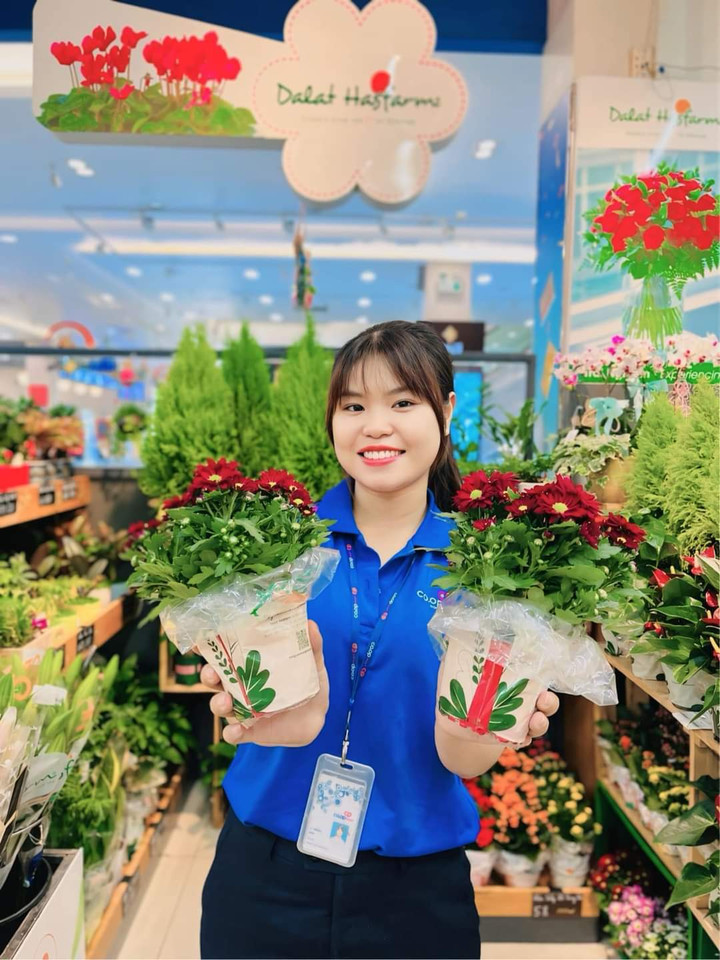 Hoa tươi là mặt hàng được chọn lựa nhiều.