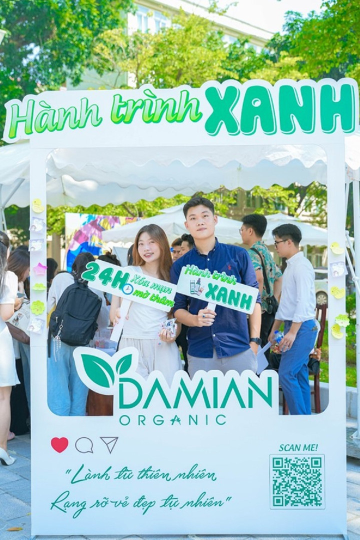 Sống xanh, giảm thiểu rác thải nhựa là một trong những vấn đề được các bạn trẻ quan tâm.