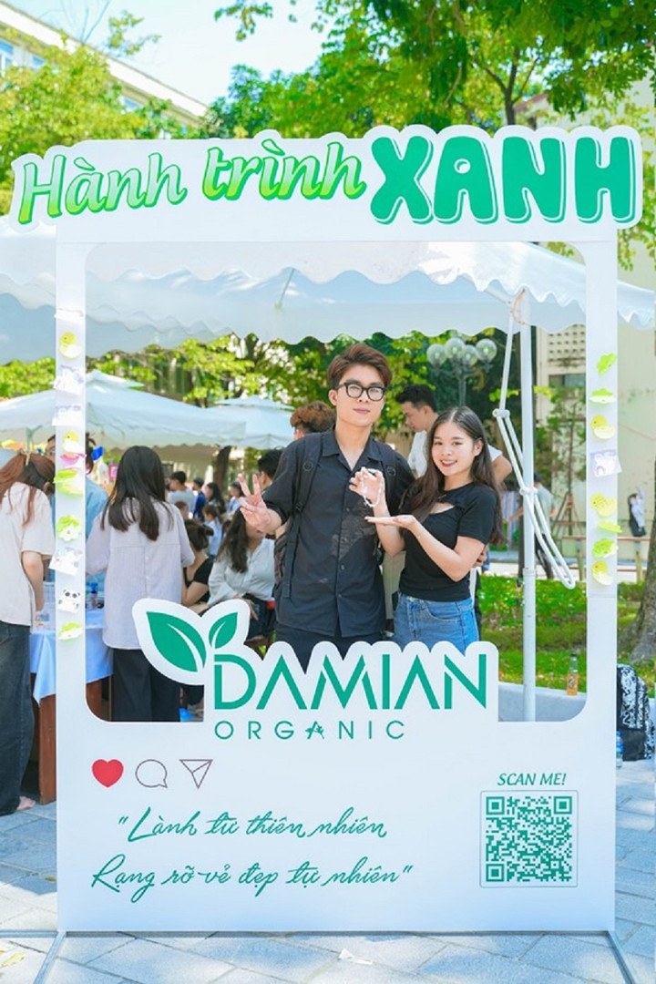 Sinh viên 'hô biến' vỏ chai mỹ phẩm thành phụ kiện tái chế bảo vệ môi trường - 5