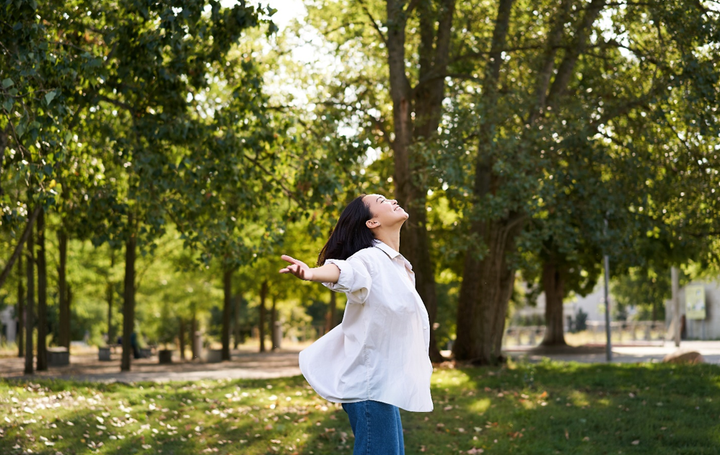 Một nghiên cứu của Đại học Stanford phát hiện ra rằng những sinh viên đi bộ trong công viên có điểm số cao hơn trong các bài kiểm tra về khả năng sáng tạo và khả năng tập trung.