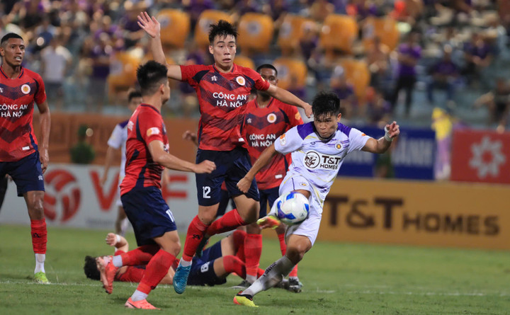 Tuấn Hải đã việt vị khi sút tung lưới CLB Công an Hà Nội.