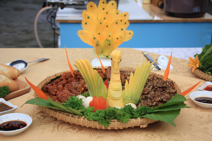 Món ngon từ thịt đà điểu.