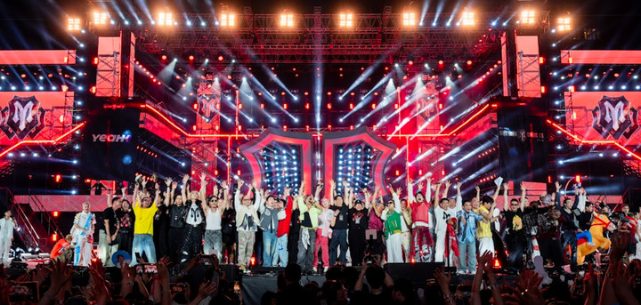 Các anh tài có một đêm nhạc thành công.