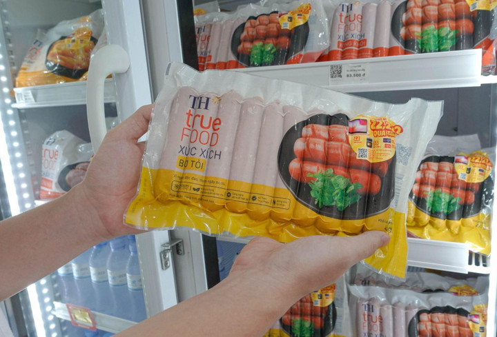Xúc xích bơ tỏi TH true FOOD.
