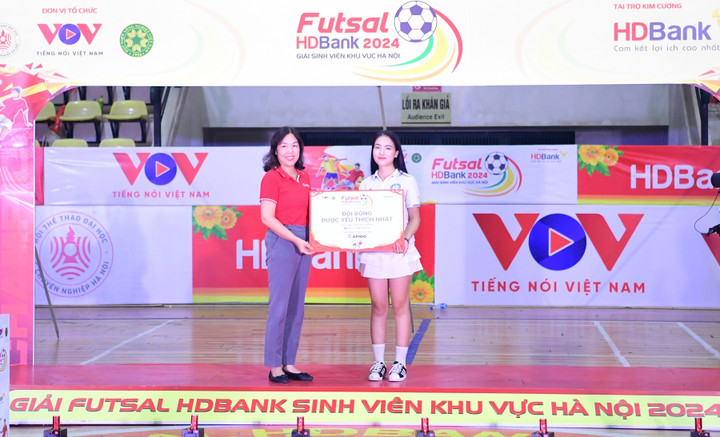 Đại học Kinh tế Kỹ thuật Công nghiệp Hà Nội ẵm luôn giải đội bóng được yêu thích nhất, với lượng tương tác và chia sẻ nhiều nhất trên mạng xã hội.