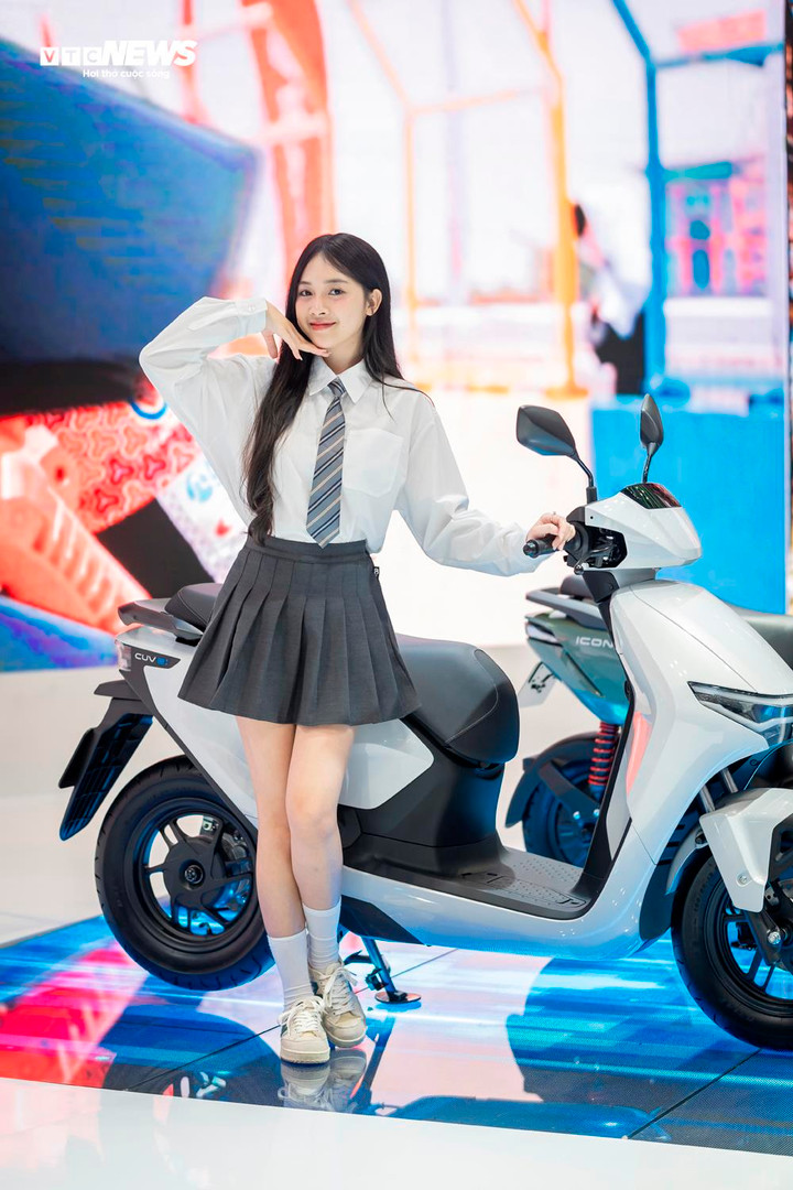 Xe máy điện CUV:e của Honda mang kiểu dáng thời trang do thiết kế tối ưu không gian chứa pin dưới yên.