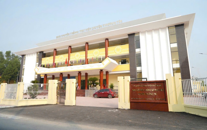 Huyện Thường Tín gắn biển công trình Nhà truyền thống Thư viện.