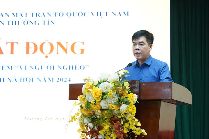 Ông Lê Tuấn Dũng, Chủ tịch Ủy ban MTTQ Việt Nam huyện Thường Tín, phát động tháng cao điểm “Vì người nghèo” năm 2024. (Ảnh: Hữu Hải)