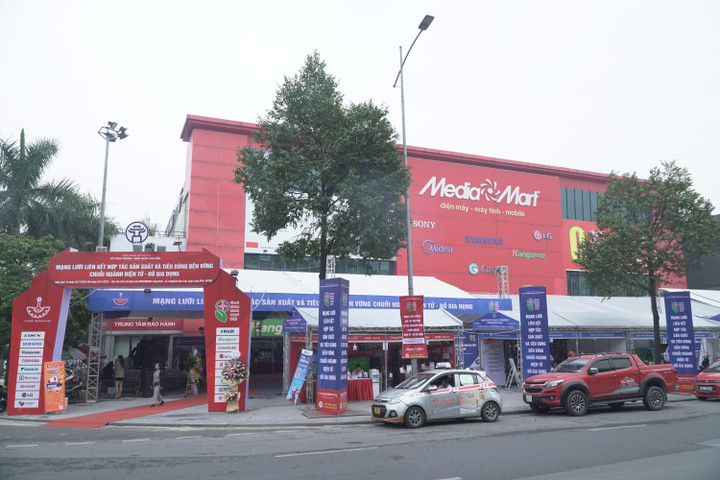 MediaMart 7 năm liên tiếp ghi danh trong Top 10 Công ty bán lẻ uy tín - 3