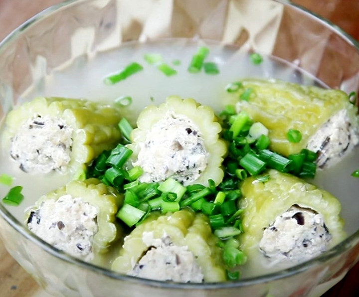 Tô canh khổ qua đã nấu xong. (Ảnh: Đ.M.X)