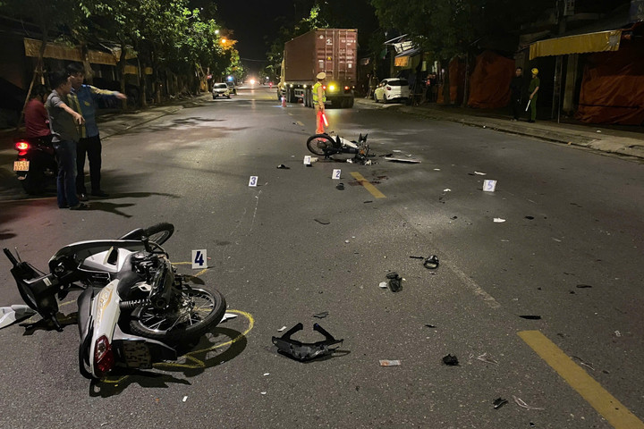 Hai chiếc xe máy liên quan vụ tai nạn.