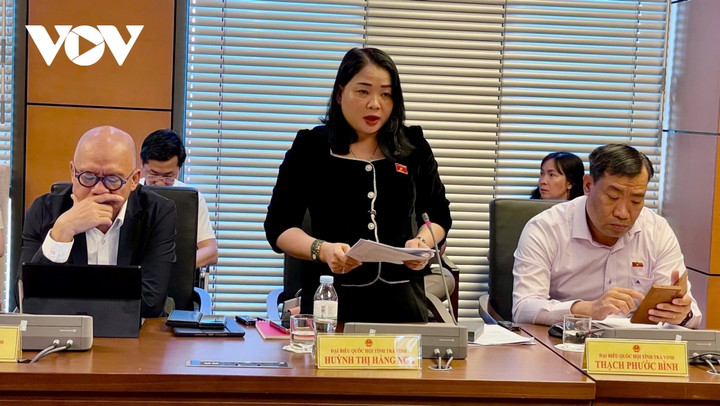 Đại biểu Quốc hội Huỳnh Thị Hằng Nga, đoàn Trà Vinh.