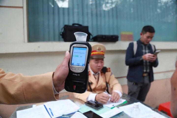 Tới đây, người tham gia giao thông vi phạm nồng độ cồn sẽ bị xử phạt tiền ở mức cao. (Ảnh: P. Hùng)