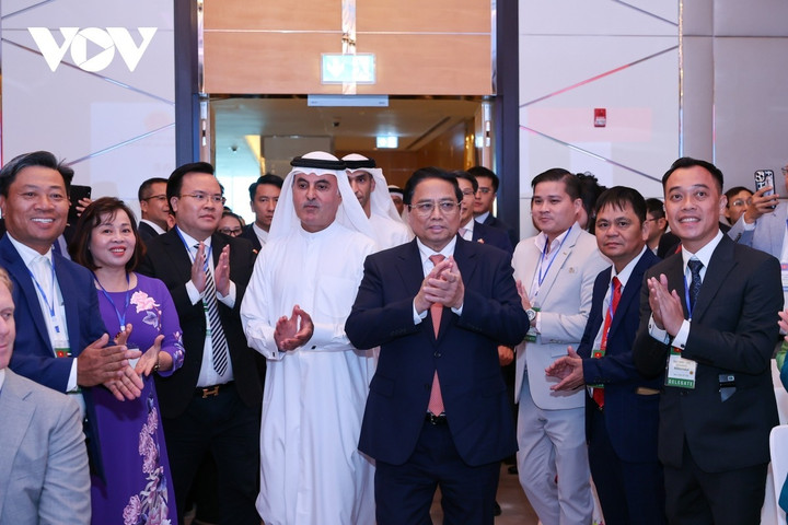 Thủ tướng Phạm Minh Chính dự tọa đàm doanh nghiệp Việt Nam – UAE.