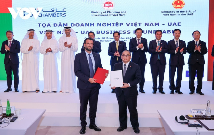 Tập đoàn Viễn thông Quân đội Việt Nam cùng Công ty Presight trao Biên bản thoả thuận về hợp tác phát triển và ứng dụng trí tuệ nhân tạo AI.