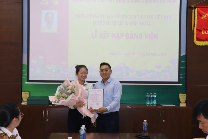 Phát triển đội ngũ cán bộ trẻ trong Đảng cơ sở ở Vietcombank - 2