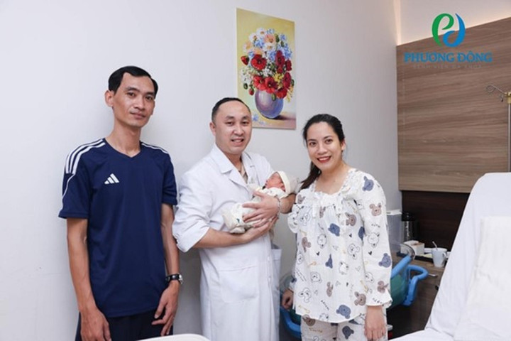 Chị Quyên mang thai ngay lần đầu chuyển phôi mà không cần can thiệp ngoại khoa.