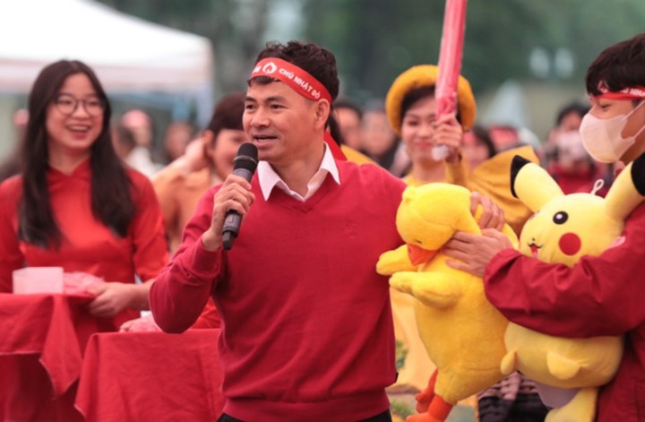 NSND Xuân Bắc ghi dấu trong nhiều mùa tổ chức Chủ nhật Đỏ.