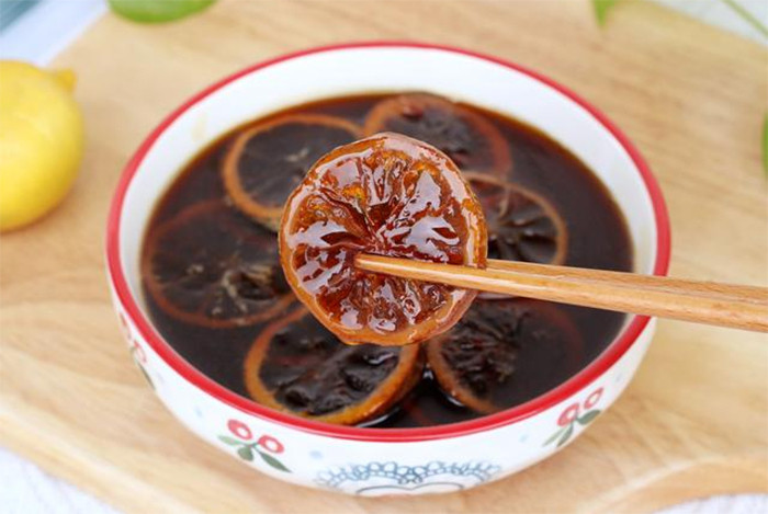 Bạn có thể làm siro chanh bằng nồi cơm điện. (Ảnh: Sohu)