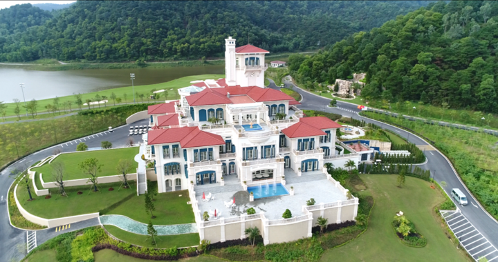 Khung cảnh đẹp như tranh vẽ của nhà câu lạc bộ sân gôn Legend Hill Country Club.