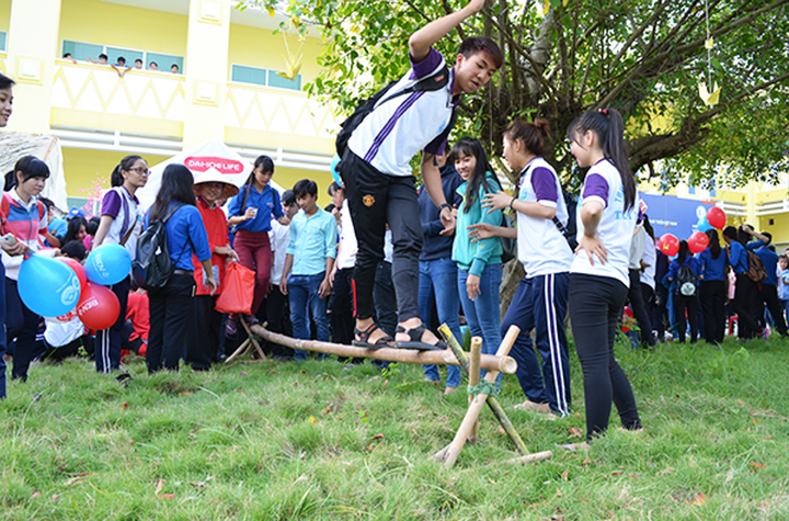 Trải nghiệm đi cầu khỉ.