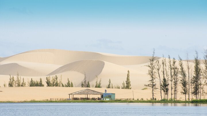 Nơi nào ở nước ta được mệnh danh là 'tiểu sa mạc Sahara'? - 1