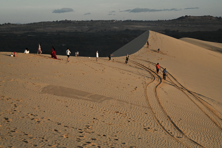 Nơi nào ở nước ta được mệnh danh là 'tiểu sa mạc Sahara'? - 5
