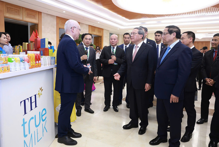 Mới đây, trong khuôn khổ chuyến thăm chính thức tại Việt Nam, Thủ tướng Trung Quốc Lý Cường đã thăm gian hàng của Tập đoàn TH.