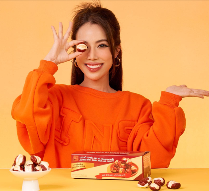 Táo đỏ kẹp sữa lạc đà - món ăn vặt 'độc bản' mới từ thương hiệu Takla Tân Cương - 1