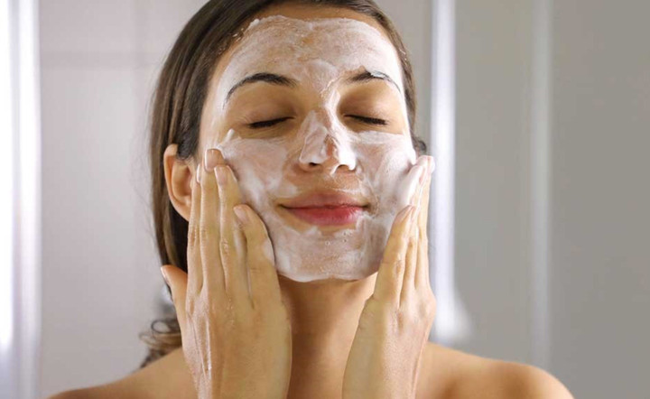 Nên tìm đúng loại sữa rửa mặt hợp với làn da.