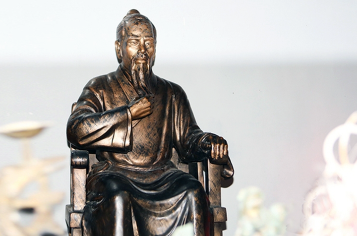 Tượng La Sơn Phu Tử Nguyễn Thiếp.