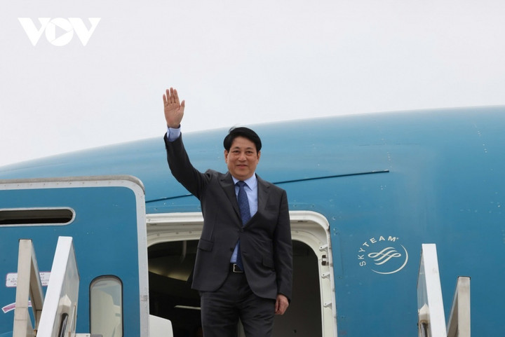 Chủ tịch nước Lương Cường đến Lima, bắt đầu chuyến thăm chính thức Peru và tham dự Tuần lễ Cấp cao APEC.