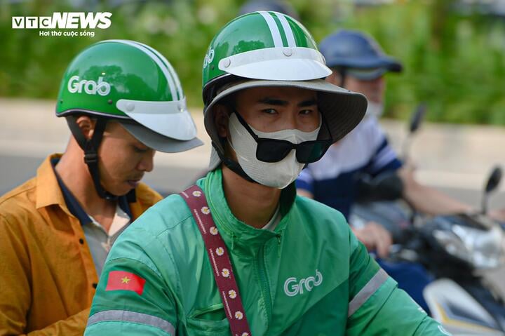 Hà Nội mịt mù ô nhiễm, nắng nóng bất thường giữa mùa đông khiến dân ngộp thở - 10