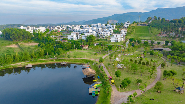 Nhiều tiện ích tại Legacy Hill (đồi trượt cỏ, chèo thuyền kayak, cắm trại glamping,...) đã đi vào vận hành.
