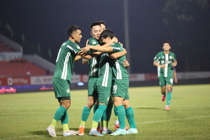 Bình Phước vươn lên dẫn trước.