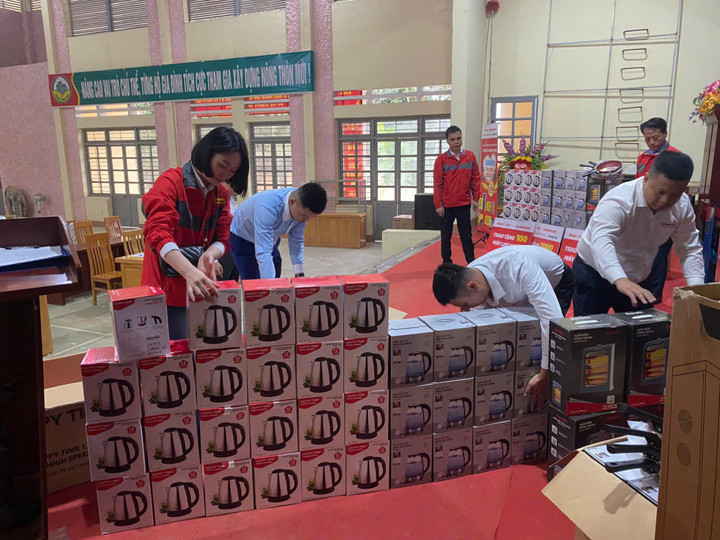 MediaMart hỗ trợ người dân khắc phục hậu quả sau bão Yagi - 2