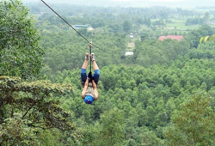 Zipline là trải nghiệm tuyệt vời dành cho những người ưa thích trò chơi mạo hiểm.