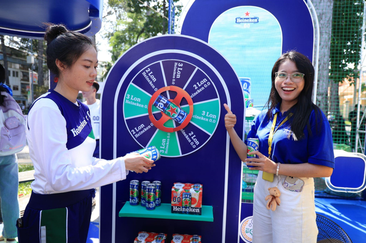 Người tiêu dùng háo hức tham gia các hoạt động tại gian hàng Heineken 0.0.
