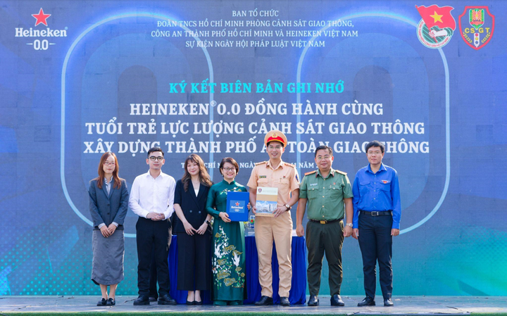 Buổi ký kết biên bản ghi nhớ hợp tác giữa HEINEKEN Việt Nam và Đoàn Phòng Cảnh sát Giao thông, Công An TP.HCM.