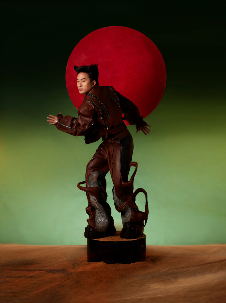 Hình ảnh cá tính của Tùng Dương trong album mới.