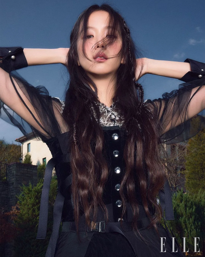 Jisoo lên tiếng sau khi bị chỉ trích vì tập trung vào diễn xuất.