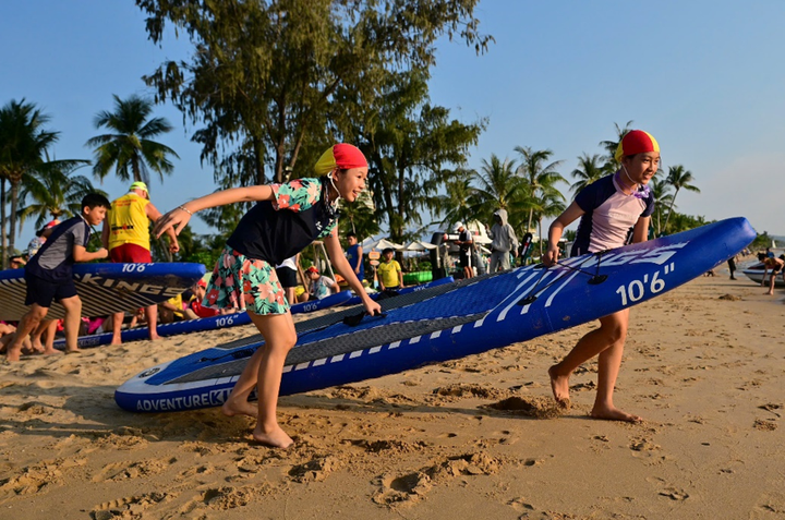 Khóa huấn luyện kỹ năng an toàn nước được thiết kế thú vị và bổ ích, phù hợp với nhóm tuổi từ 6-15 tuổi.