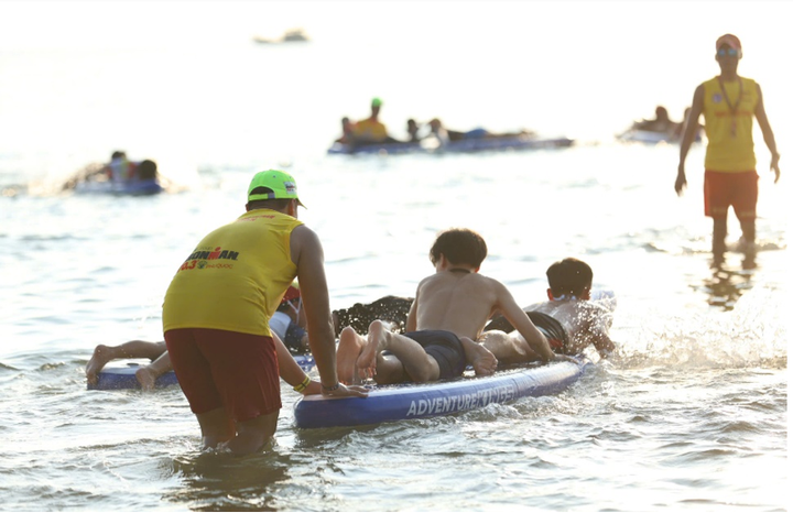 Giải BIM Group IRONMAN 70.3 Phu Quoc đào tạo kỹ năng an toàn nước cho học sinh - 4