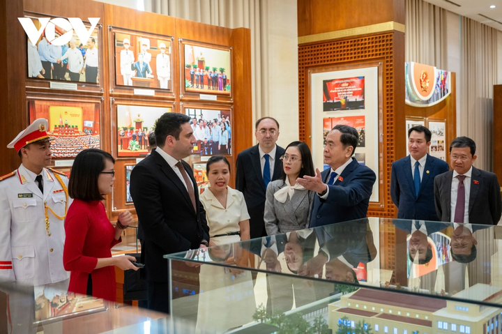 Chủ tịch Quốc hội Trần Thanh Mẫn và Chủ tịch Quốc hội Armenia đều thống nhất cho rằng cần tăng cường phát huy vai trò của Cơ quan lập pháp trong thúc đẩy quan hệ song phương.