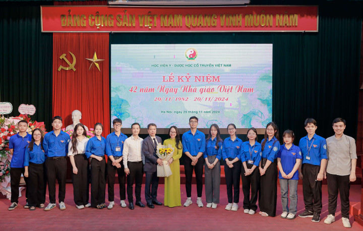 Học viện Y Dược học cổ truyền Việt Nam tổ chức lễ kỷ niệm 42 năm ngày Nhà giáo Việt Nam 20/11.