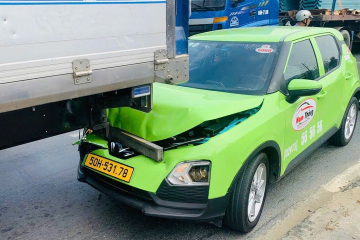 Hiện trường tai nạn giao thông trên quốc lộ 1, đoạn qua huyện Bến Lức, tỉnh Long An. (Ảnh: M.Đ)