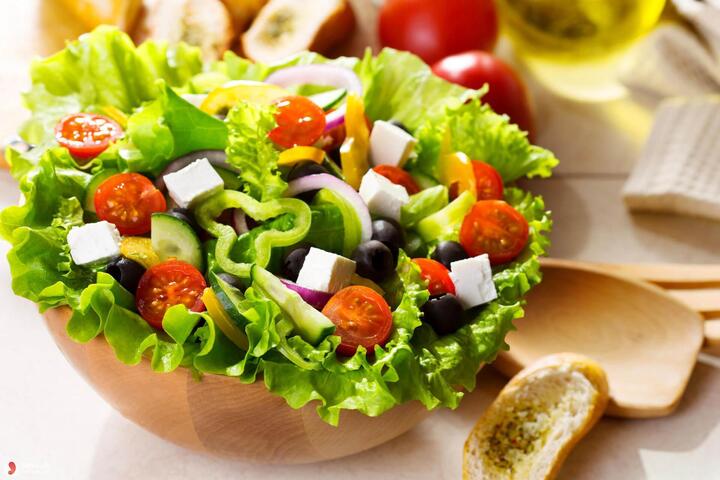 Hành lá có thể làm giảm hương vị của món salad. (Ảnh: Ẩm thực Vân Hồ)