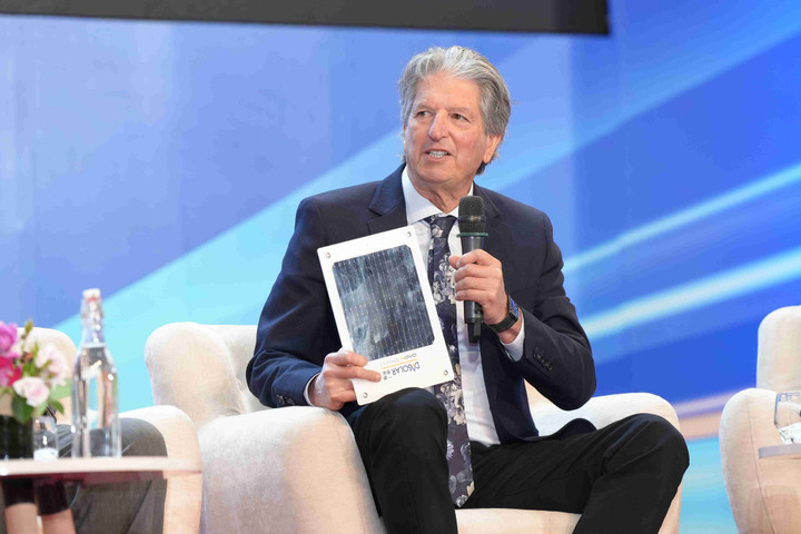 Trở lại Việt Nam trong Tọa đàm “Khoa học vì Cuộc sống”, GS. Martin Green sẽ chia sẻ những đột phá mới nhất về công nghệ pin mặt trời. (Ảnh: VinFuture)