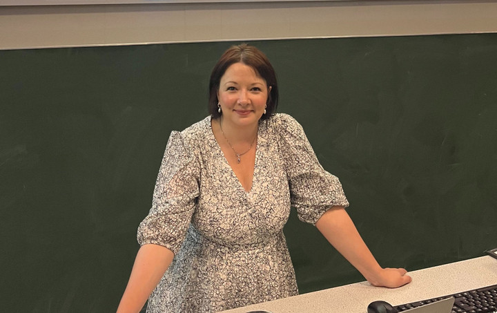 GS. Marina Freitag, chuyên gia về năng lượng tới từ Đại học Newcastle, Anh, lần đầu đến với Việt Nam để tham dự Tọa đàm “Khoa học vì Cuộc sống”. (Ảnh: NVCC)